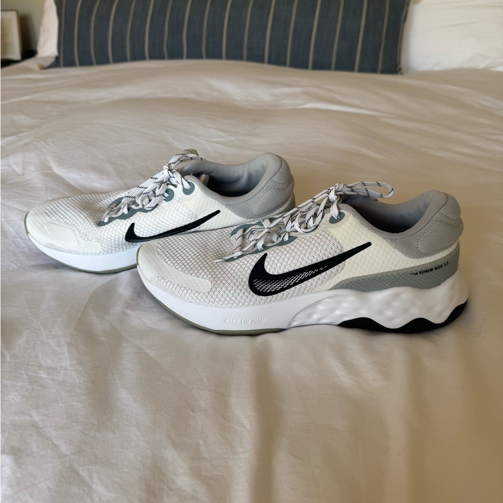 Nike Renew Sneakers - Picture 3 of 6